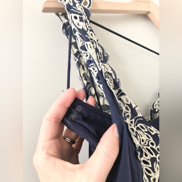 Floreat - Anthropologie Navy and Cream Lace Cotton Blouse - Size XS - Picture 5 of 9